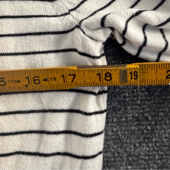 Banana Republic Crewneck Sweater - White and Navy Stripes - Picture 5 of 6